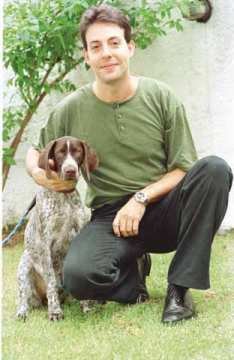 alanis2.jpg (13339 bytes)